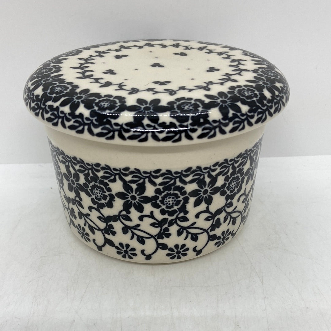 European Butter Dish ~ 3.75W x 3H ~ 2314 - T1!