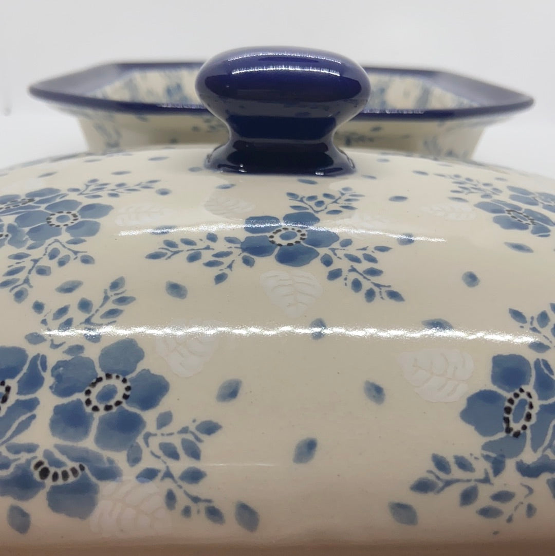 Baker ~ Covered Casserole ~ 8"W x 10.25"L ~ 2496X ~ T3!