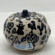 Load image into Gallery viewer, A442 Small Pumpkins  - D92