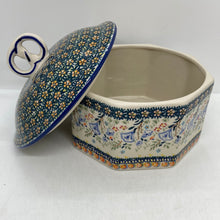 Load image into Gallery viewer, Pretzel Box - JZ32