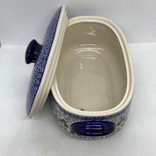 Load image into Gallery viewer, Oval Covered Baker ~ KK04