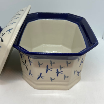 Covered Container ~ 4"H x 7"W x 9" L ~ U4832 - U2