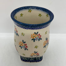 Load image into Gallery viewer, W10 Pencil Vase U-E1