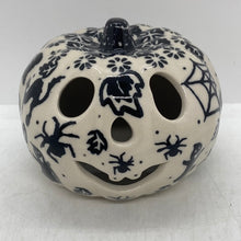 Load image into Gallery viewer, A442 Small Pumpkins  - D92